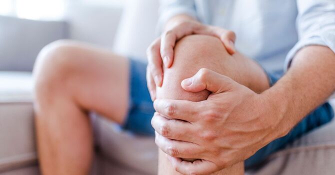 Can a Chiropractor Help With Knee Pain? What to Know Before You Book
